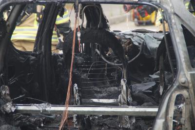 PKW brennt voellig aus in Rutesheim